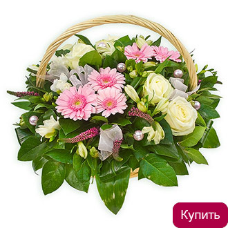 Хризантемы и герберы в корзине
