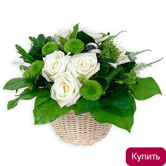 Розы и хризантемы в корзинке